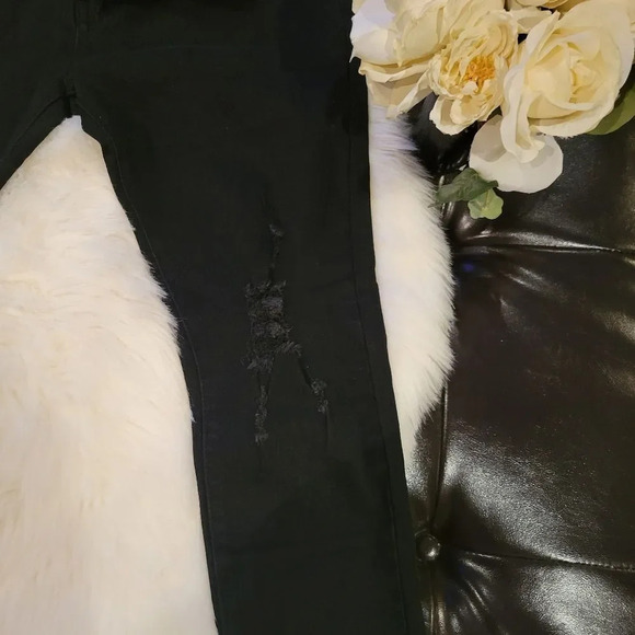 NWOT Distressed Relax  Fit Black Jeans - Picture 6 of 8